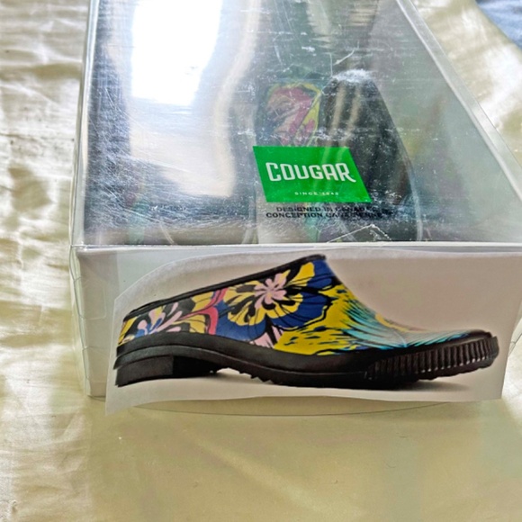 LOAFERS, WATERPROOF, RUBBER, LADIES 8, FLORAL PATTERN IN PINKS, YELLOWS, BLUES, - Picture 2 of 9